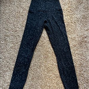 Lululemon Wild Thing Deep Camo Multi Align 28” Leggings   SIZE 4